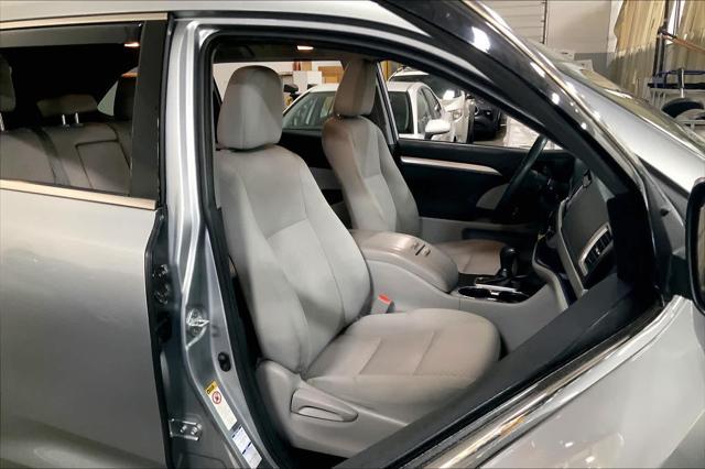 used 2019 Toyota Highlander car, priced at $26,566