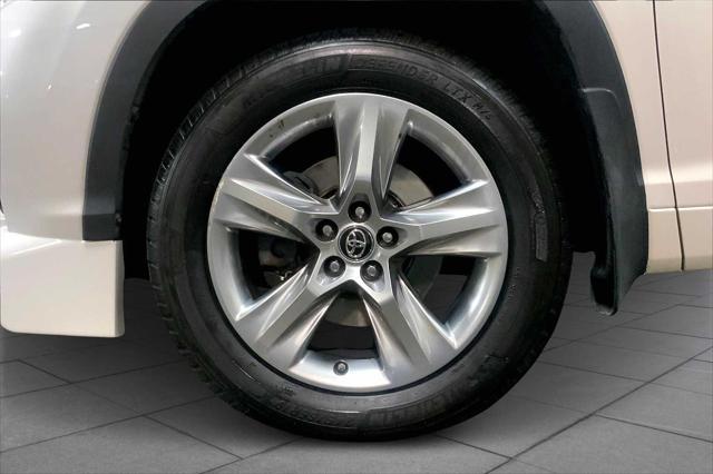 used 2016 Toyota Highlander car, priced at $22,577