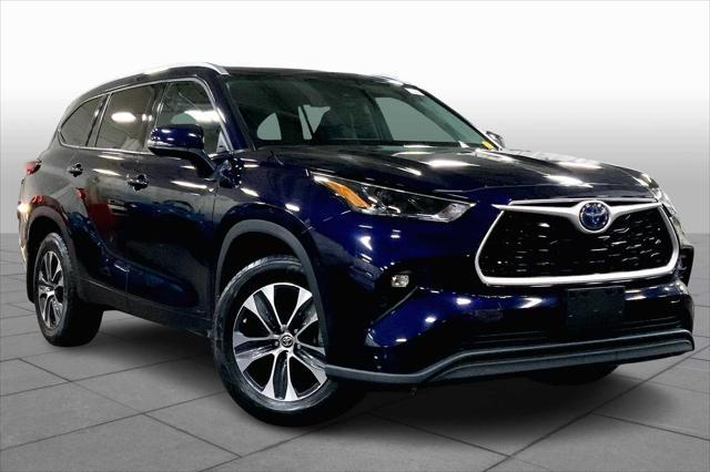 used 2022 Toyota Highlander Hybrid car, priced at $42,714