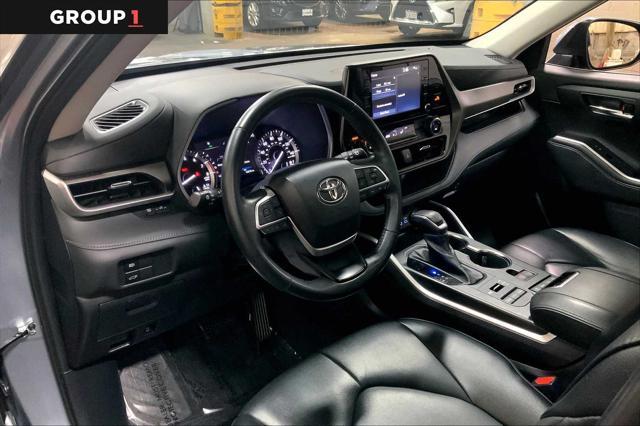 used 2022 Toyota Highlander car, priced at $34,343