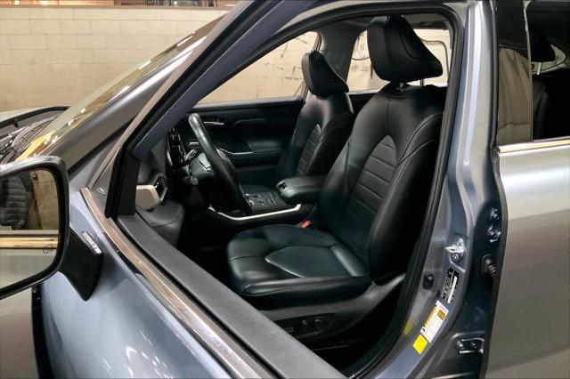 used 2022 Toyota Highlander car, priced at $35,849