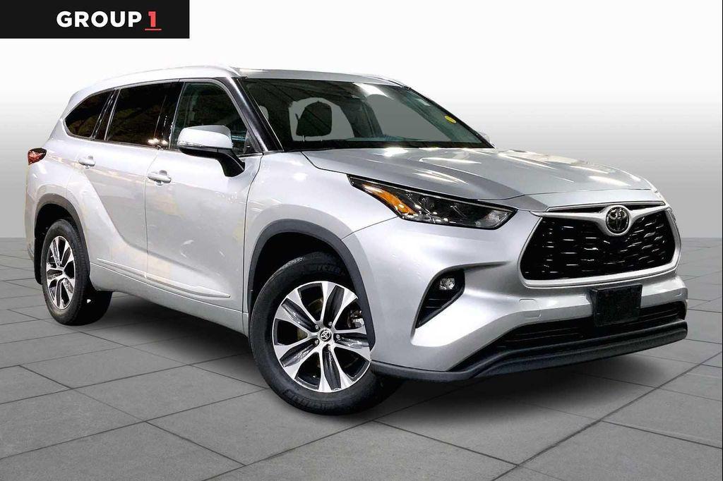 used 2022 Toyota Highlander car, priced at $37,447