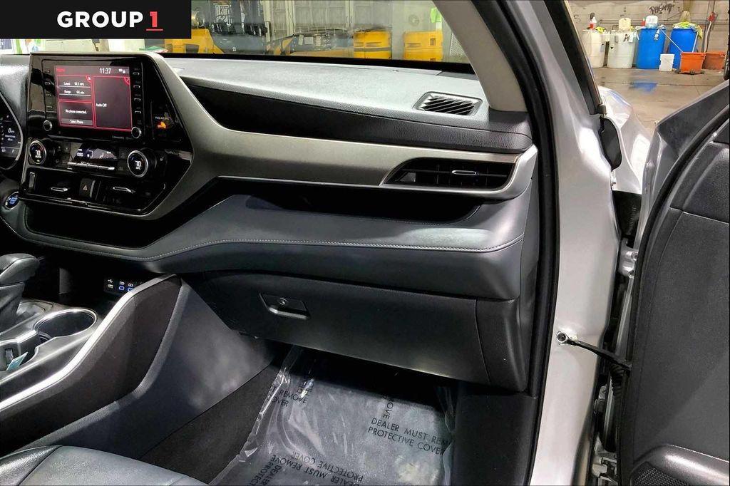 used 2022 Toyota Highlander car, priced at $37,447