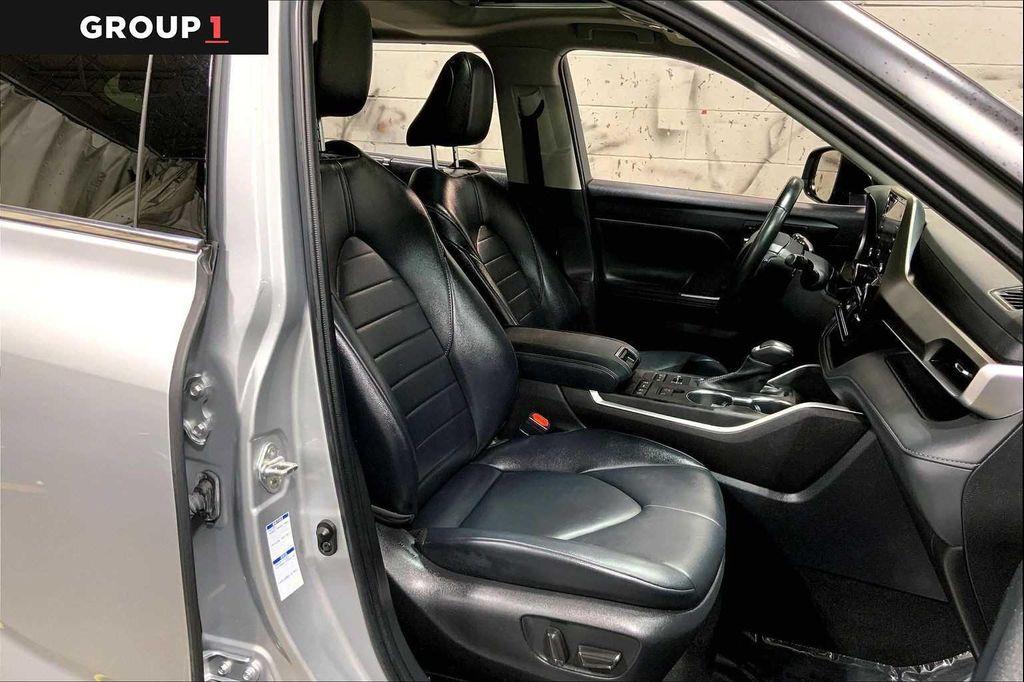 used 2022 Toyota Highlander car, priced at $37,447