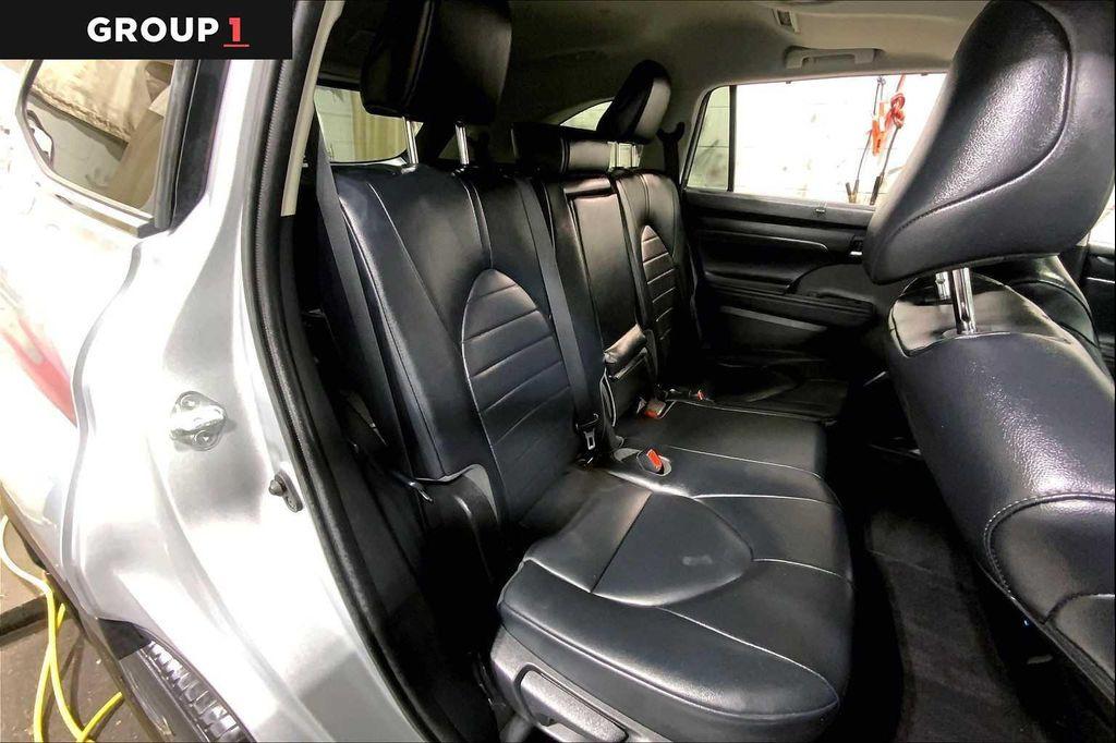 used 2022 Toyota Highlander car, priced at $37,447