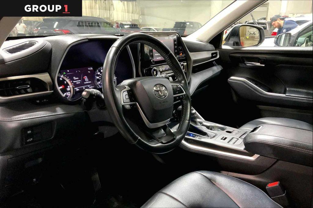 used 2022 Toyota Highlander car, priced at $37,447