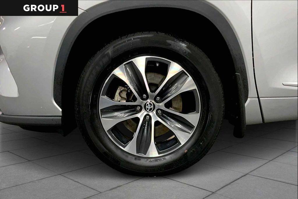used 2022 Toyota Highlander car, priced at $37,447
