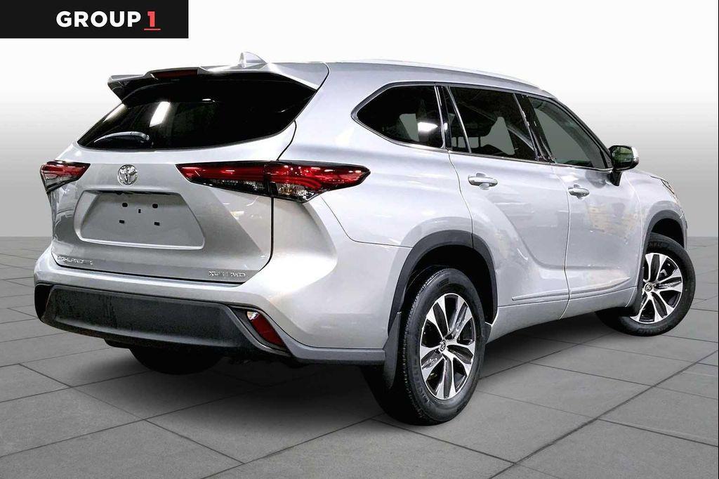 used 2022 Toyota Highlander car, priced at $37,447