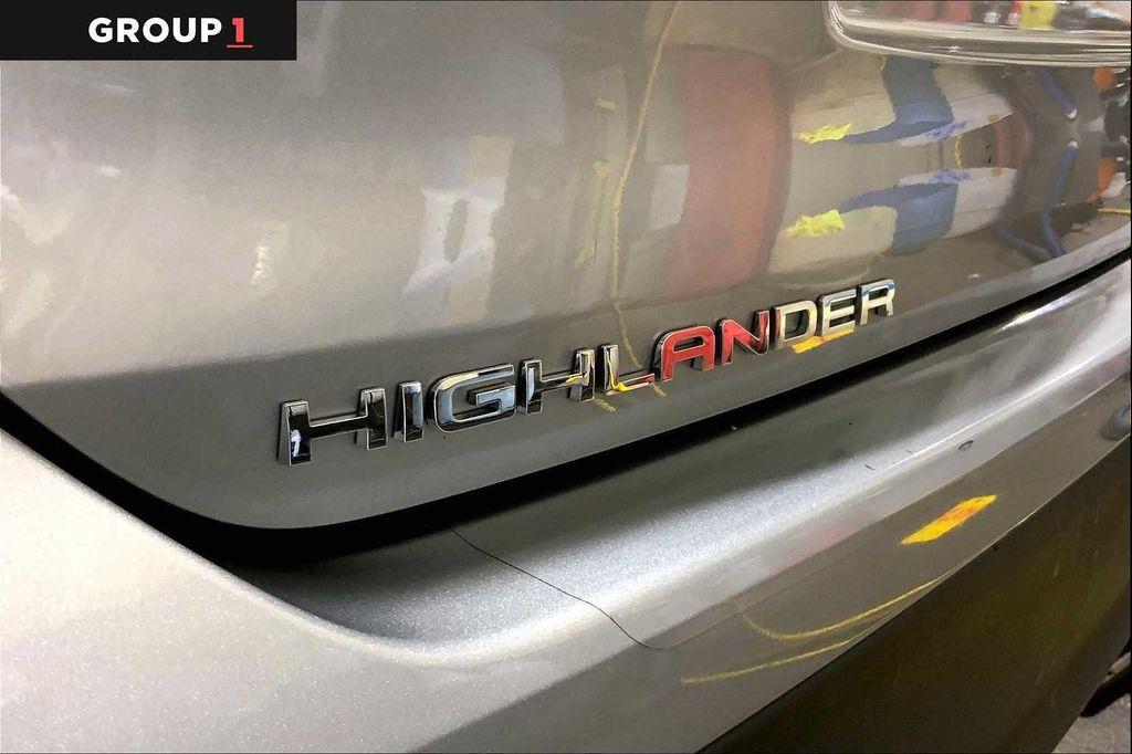 used 2022 Toyota Highlander car, priced at $37,447