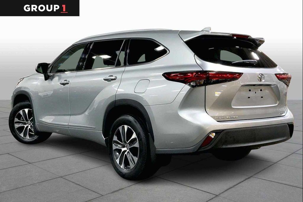 used 2022 Toyota Highlander car, priced at $37,447