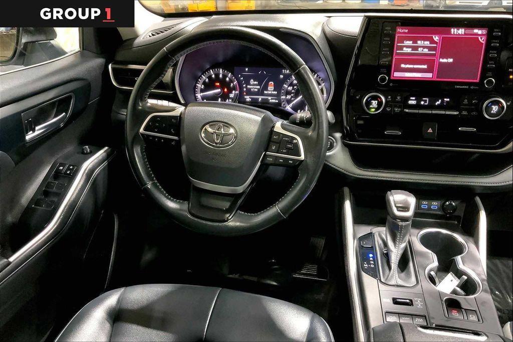 used 2022 Toyota Highlander car, priced at $37,447