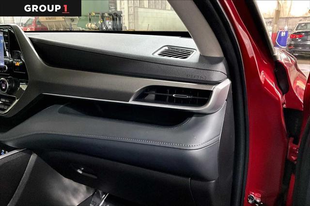used 2022 Toyota Highlander car, priced at $32,477