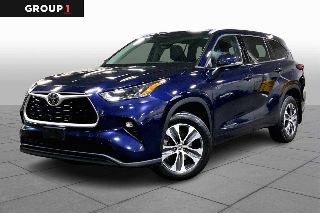 used 2022 Toyota Highlander car, priced at $38,397