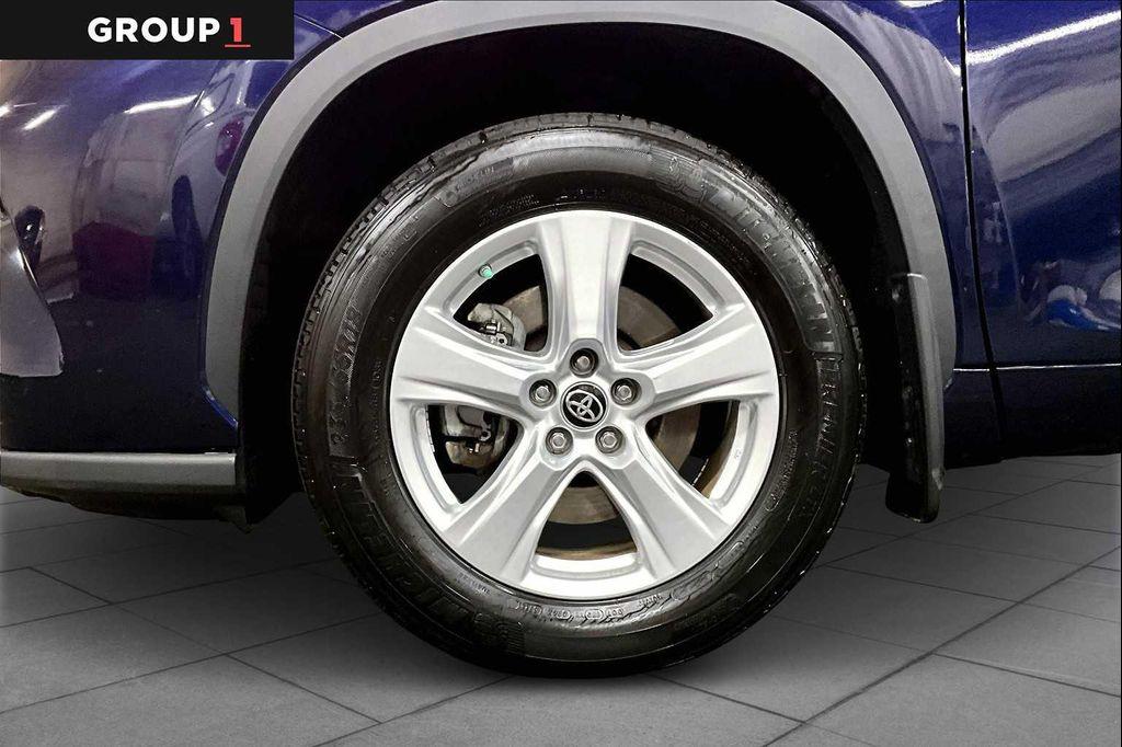 used 2022 Toyota Highlander car, priced at $31,247