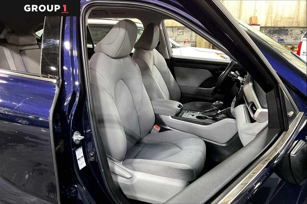 used 2022 Toyota Highlander car, priced at $31,247