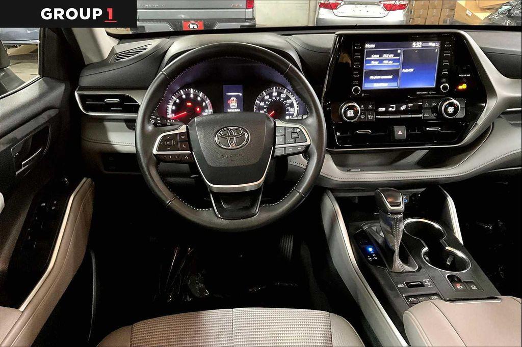 used 2022 Toyota Highlander car, priced at $31,247
