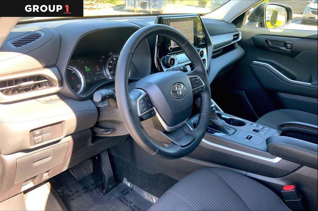 used 2023 Toyota Highlander Hybrid car, priced at $38,997