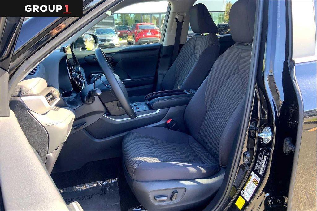 used 2023 Toyota Highlander Hybrid car, priced at $38,997
