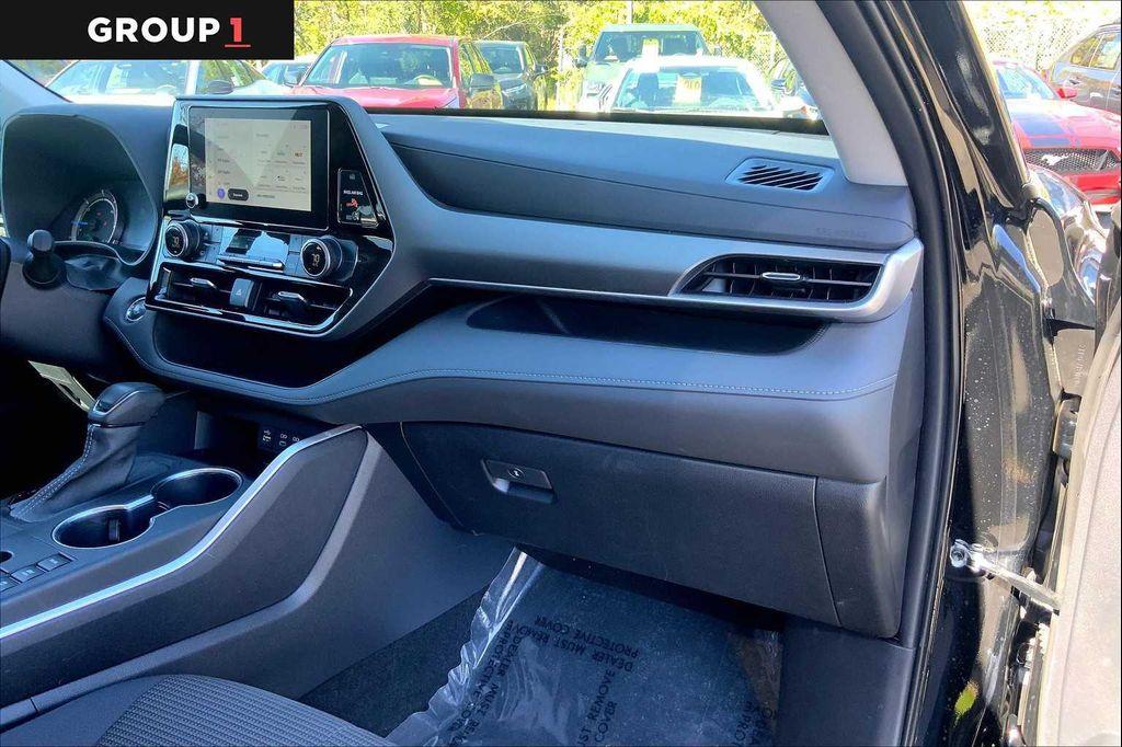 used 2023 Toyota Highlander Hybrid car, priced at $38,997