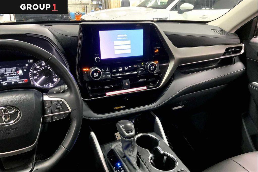 used 2024 Toyota Highlander car, priced at $43,697