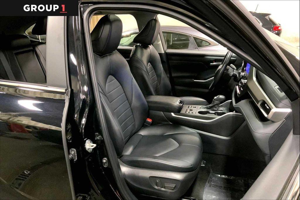 used 2024 Toyota Highlander car, priced at $43,697