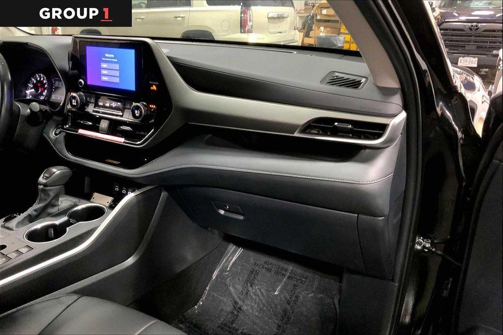 used 2024 Toyota Highlander car, priced at $43,697
