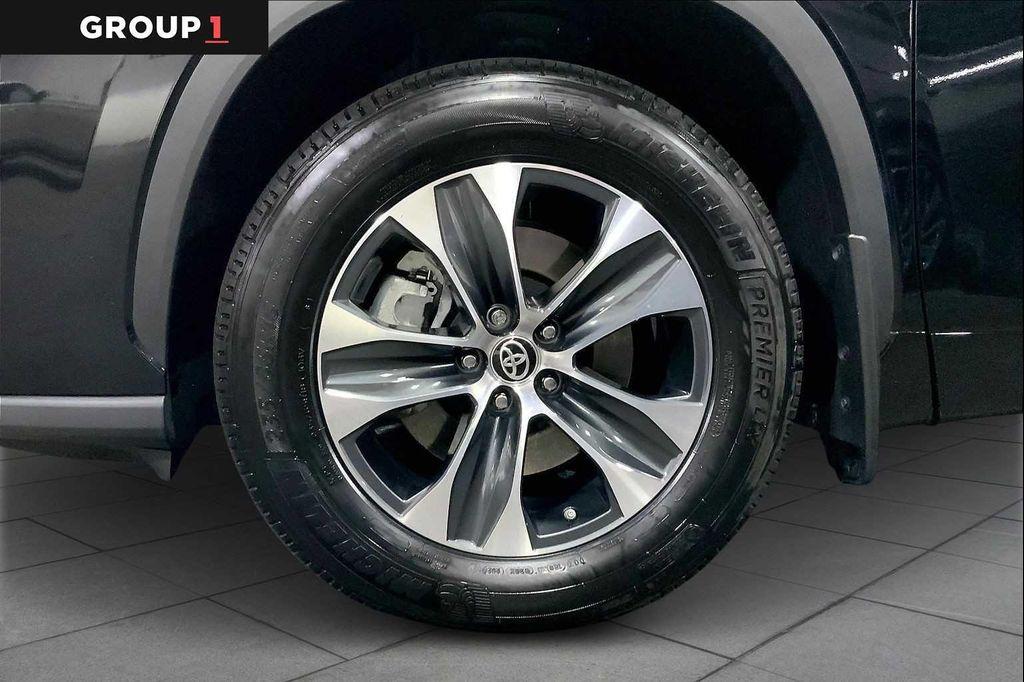 used 2024 Toyota Highlander car, priced at $43,697