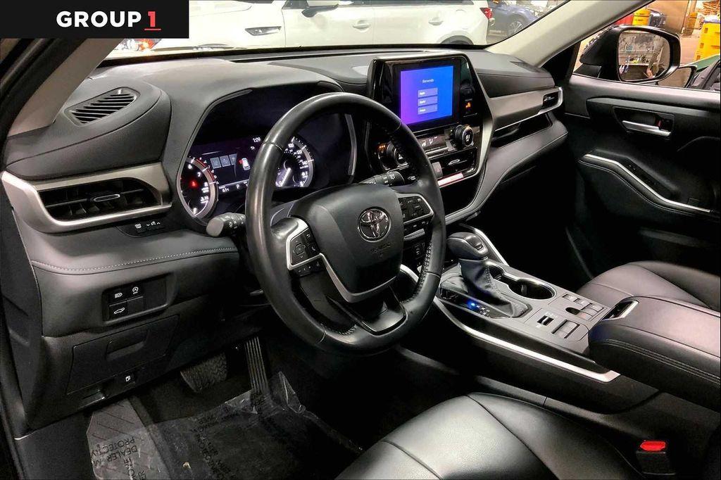 used 2024 Toyota Highlander car, priced at $43,697