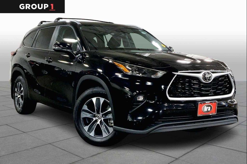 used 2024 Toyota Highlander car, priced at $43,697