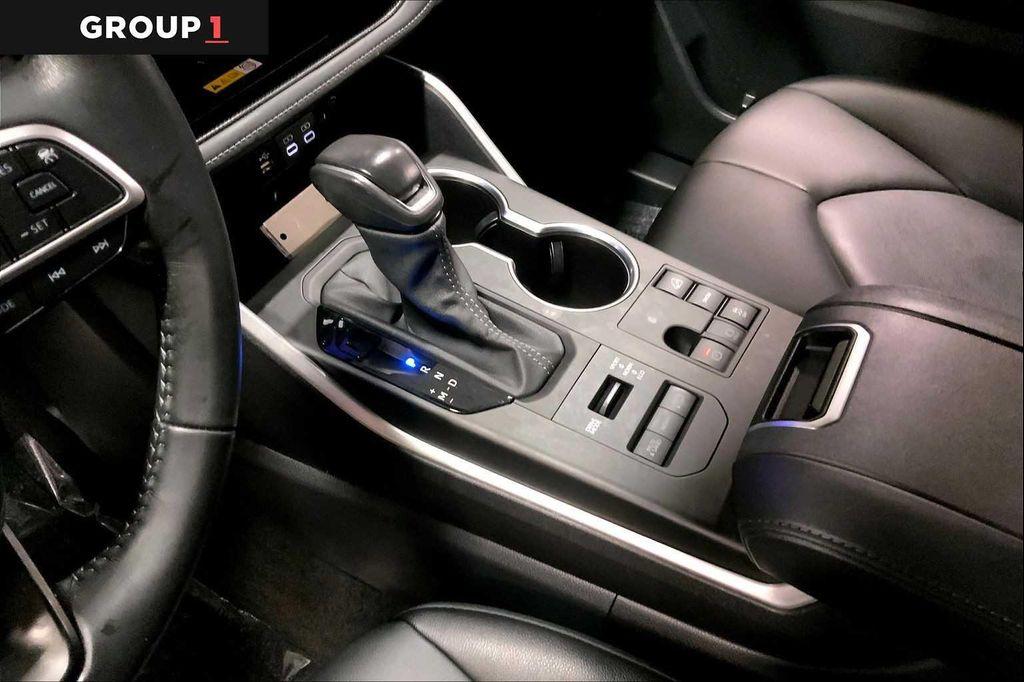 used 2024 Toyota Highlander car, priced at $43,697