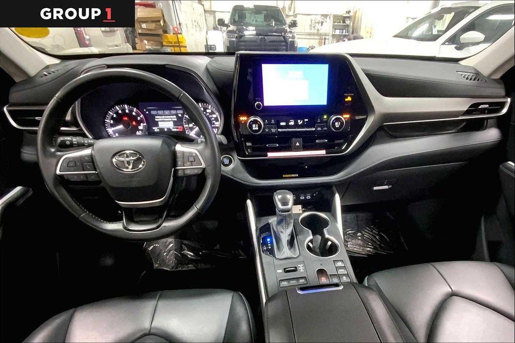 used 2024 Toyota Highlander car, priced at $43,697