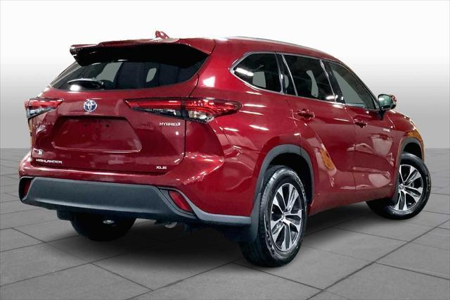 used 2020 Toyota Highlander Hybrid car, priced at $37,867