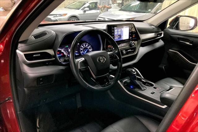 used 2020 Toyota Highlander Hybrid car, priced at $37,867