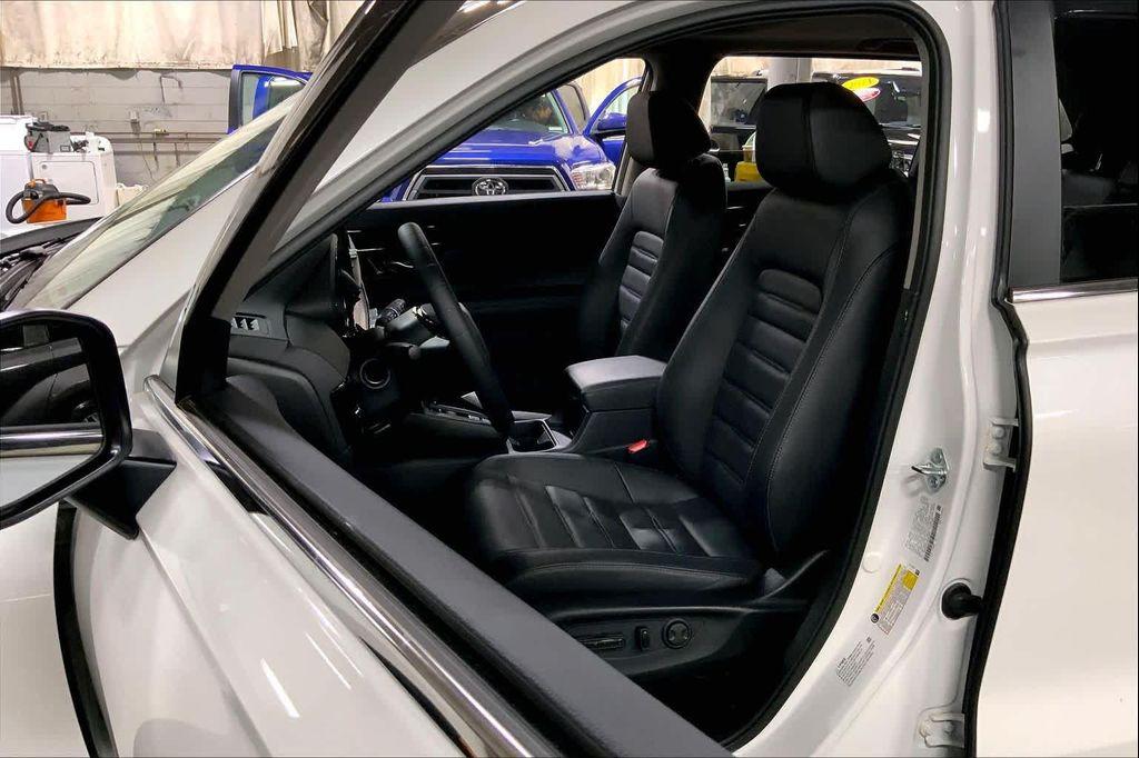 used 2025 Honda CR-V car, priced at $35,997