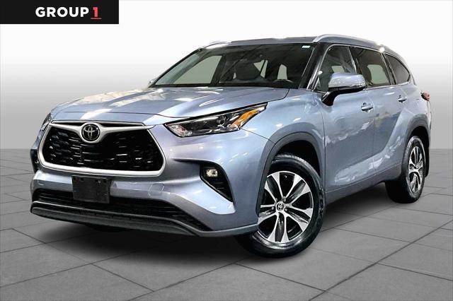 used 2022 Toyota Highlander car, priced at $38,897