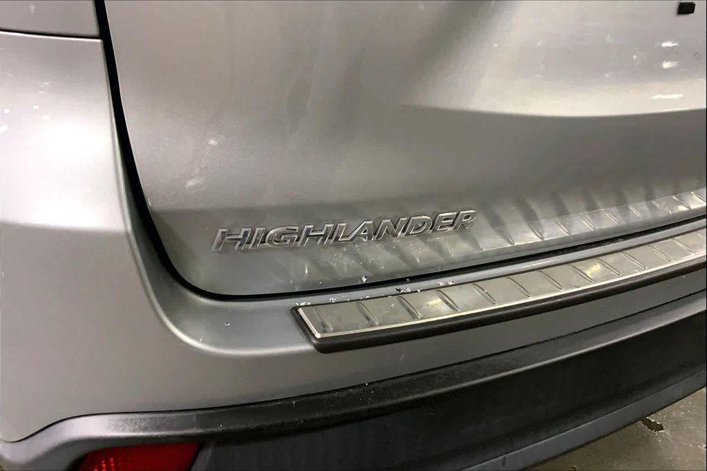 used 2019 Toyota Highlander car, priced at $23,447