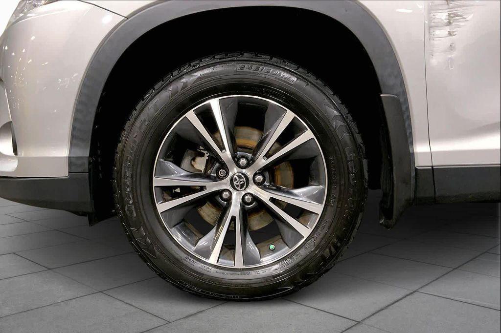 used 2019 Toyota Highlander car, priced at $23,447