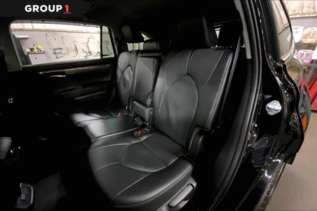 used 2022 Toyota Highlander car, priced at $39,447