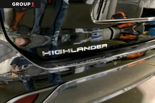 used 2022 Toyota Highlander car, priced at $39,447