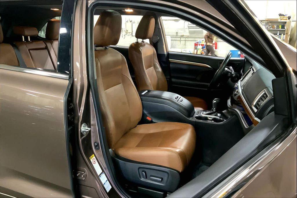 used 2019 Toyota Highlander car, priced at $29,997