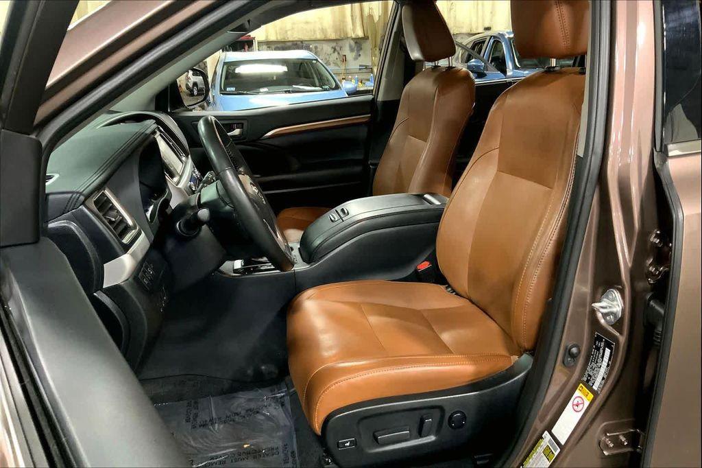 used 2019 Toyota Highlander car, priced at $29,997
