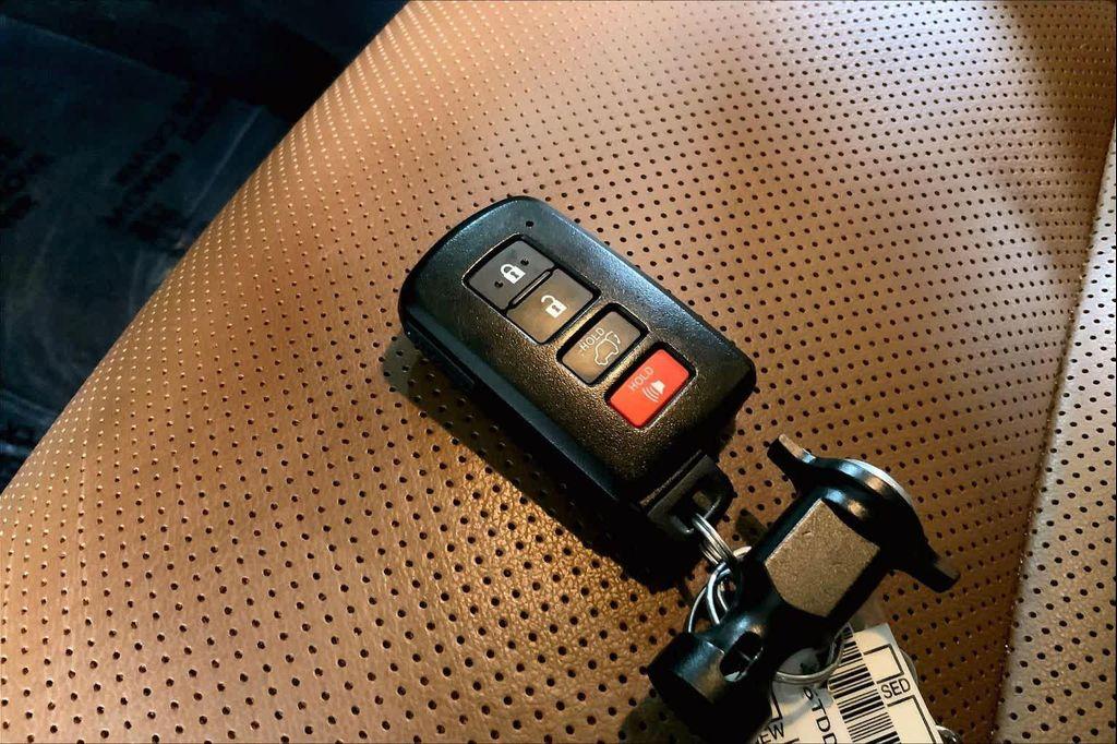 used 2019 Toyota Highlander car, priced at $29,997