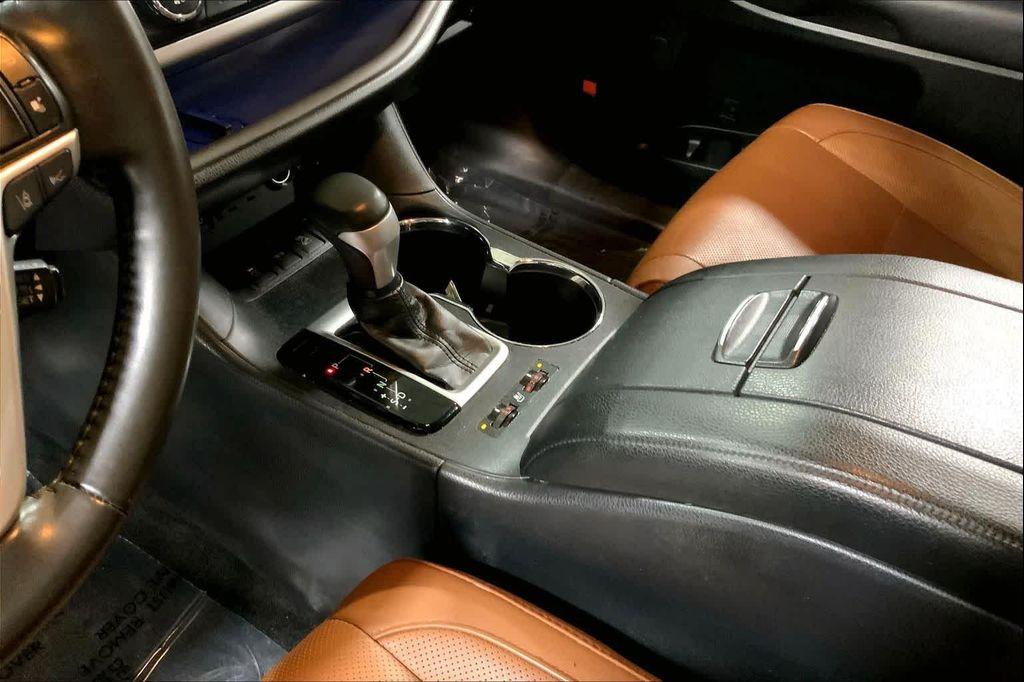 used 2019 Toyota Highlander car, priced at $29,997