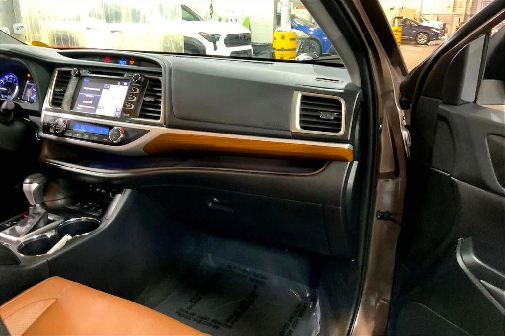 used 2019 Toyota Highlander car, priced at $29,997