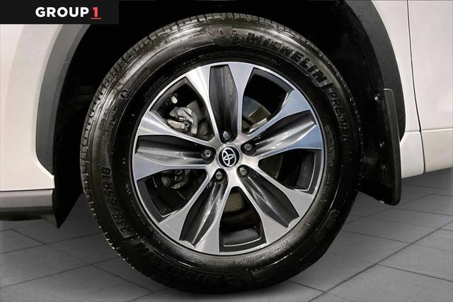 used 2022 Toyota Highlander car, priced at $37,997