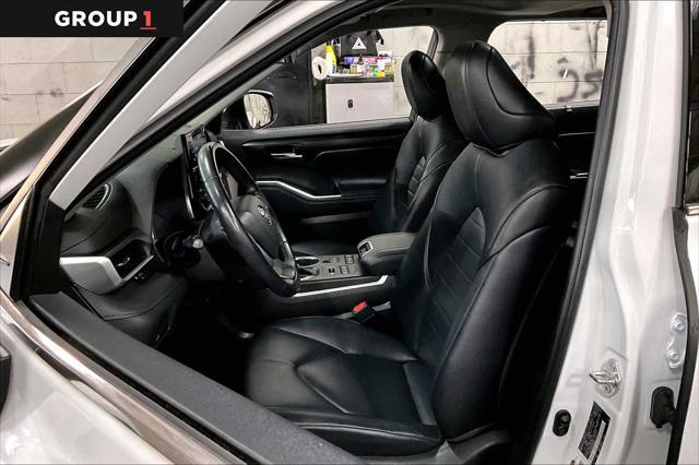 used 2022 Toyota Highlander car, priced at $37,997