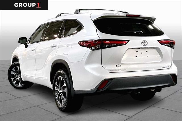 used 2022 Toyota Highlander car, priced at $37,997