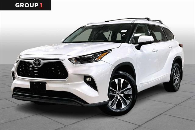 used 2022 Toyota Highlander car, priced at $37,997