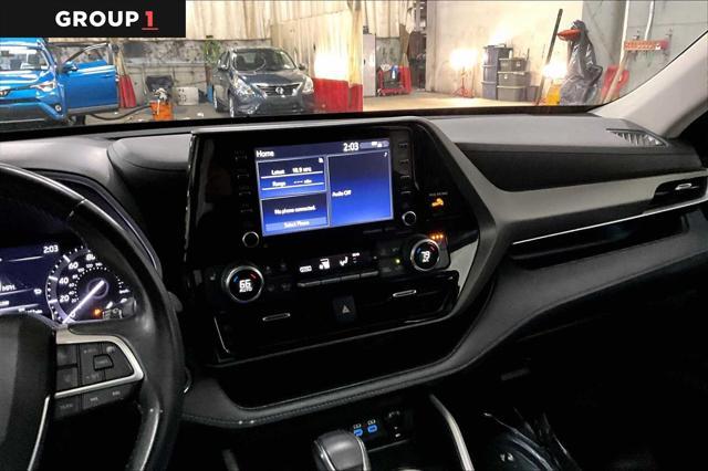 used 2022 Toyota Highlander car, priced at $37,997