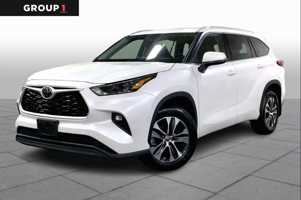 used 2022 Toyota Highlander car, priced at $36,227
